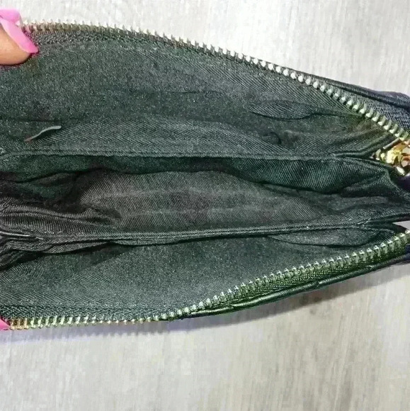 Black quited purse (missing small chain strap) EUC - Picture 6 of 7